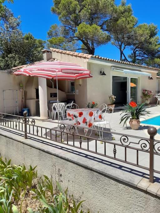 Villa Le Bosquet En Luberon. Menerbes Exterior photo